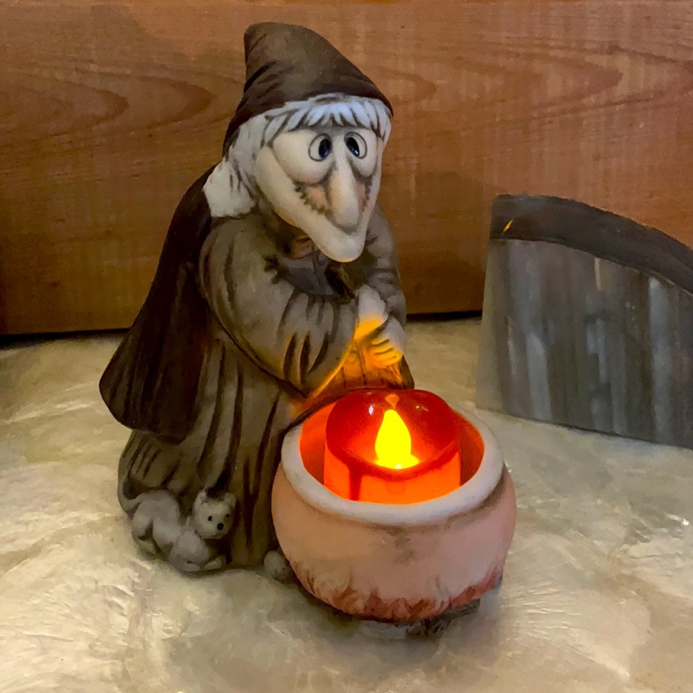 Vintage Halloween Witch with Cauldron & Cat votive Tea Light Candle Holder! EUC
